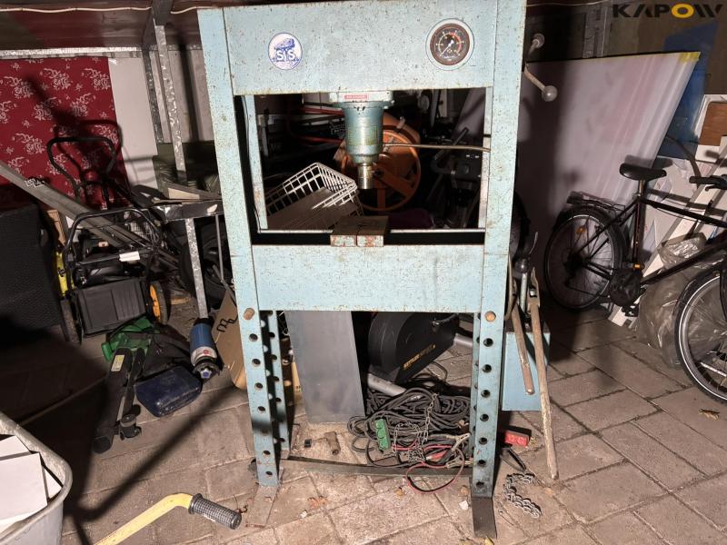 Stenhøj 25 ton presses 2