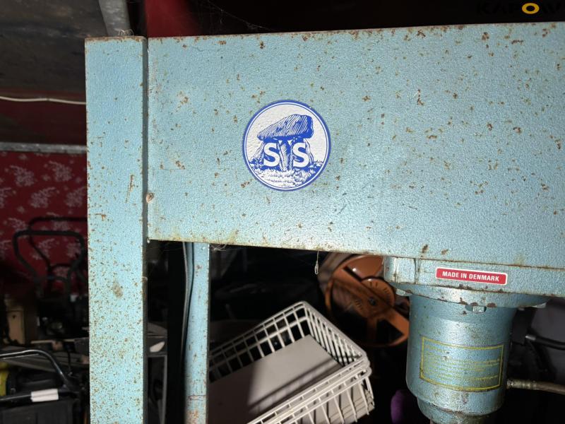 Stenhøj 25 ton presses 7