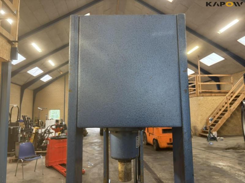 Stenhøj 40ton presses 19