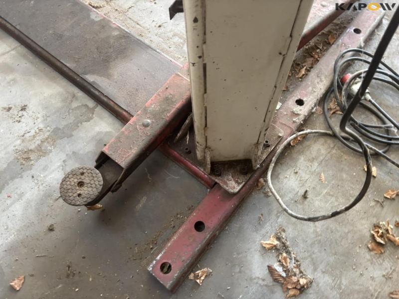 Stenhøj mascot 613 2.5ton workshop lift 14