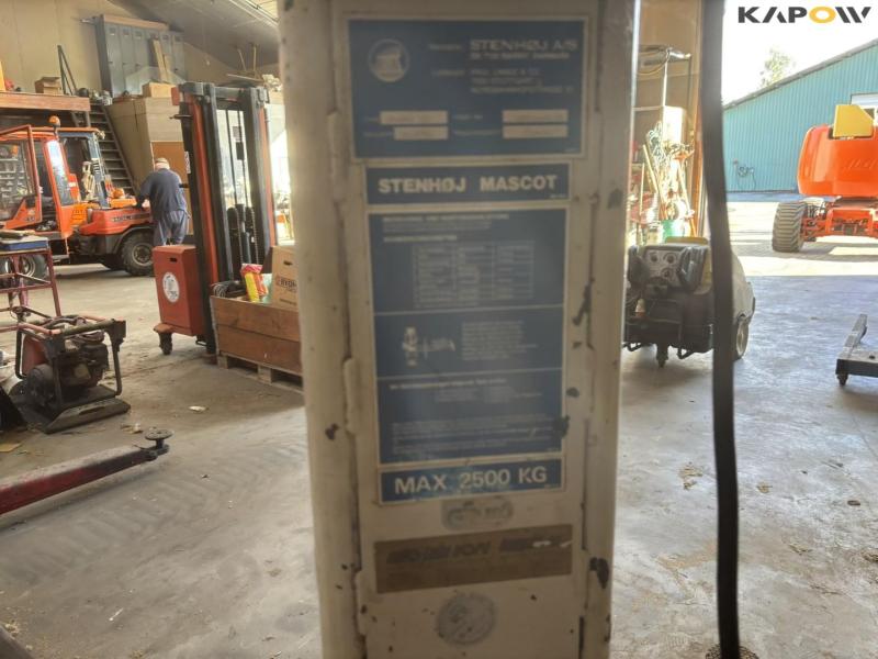 Stenhøj mascot 613 2.5ton workshop lift 15