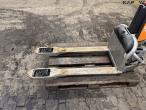Still electric pallet truck 9