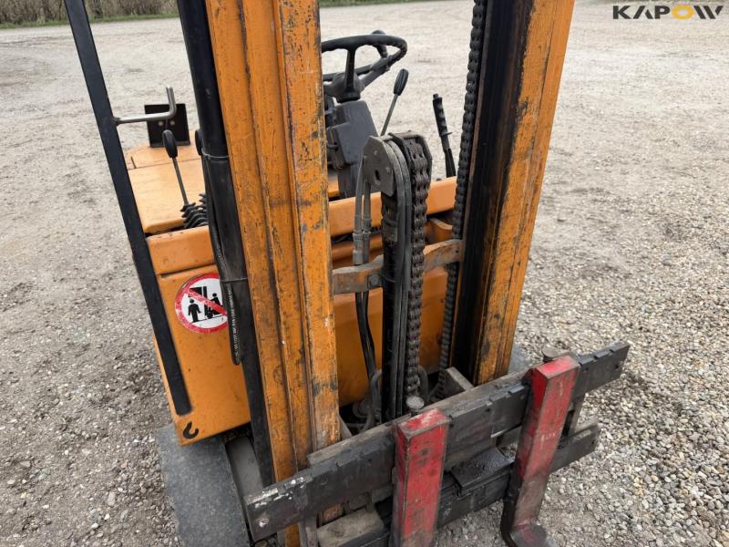 Still electric forklift 13