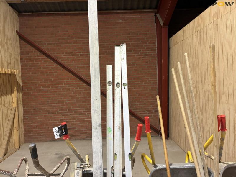Molding and leveling equipment 12