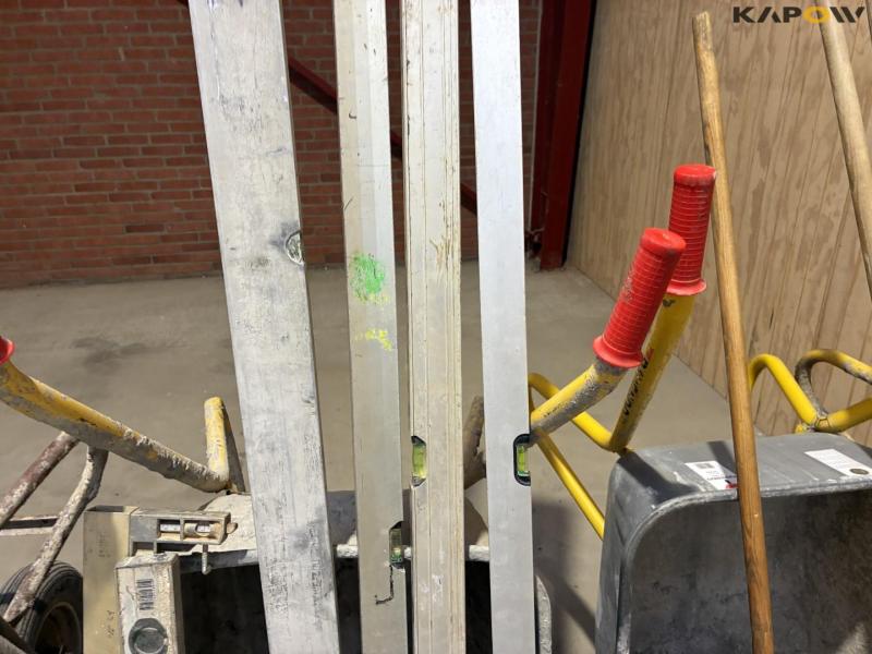 Molding and leveling equipment 15