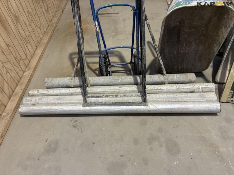 Molding and leveling equipment 20