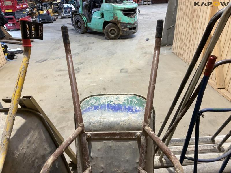 Molding and leveling equipment 25