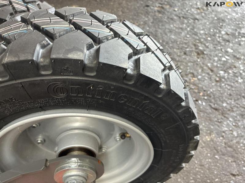 Support wheels 13