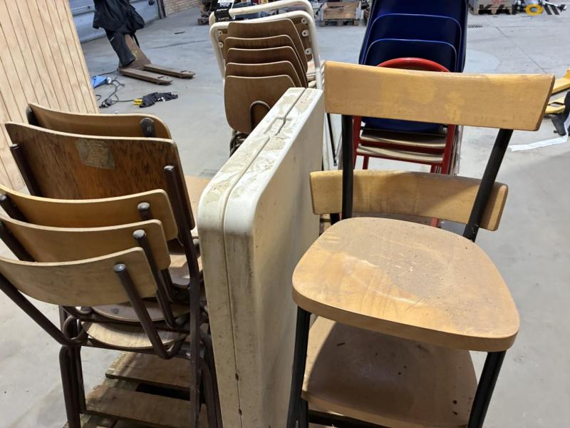 Chairs and a folding table 18