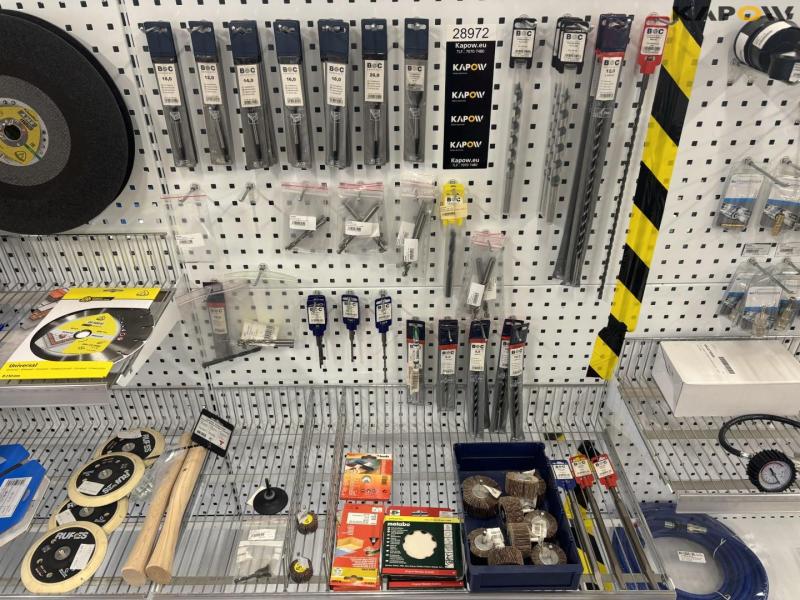 Large batch of drills, cutting discs and miscellaneous 41