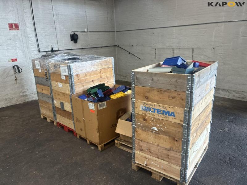 Large batch of storage boxes 1
