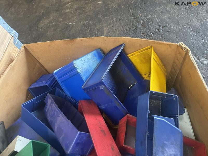 Large batch of storage boxes 12
