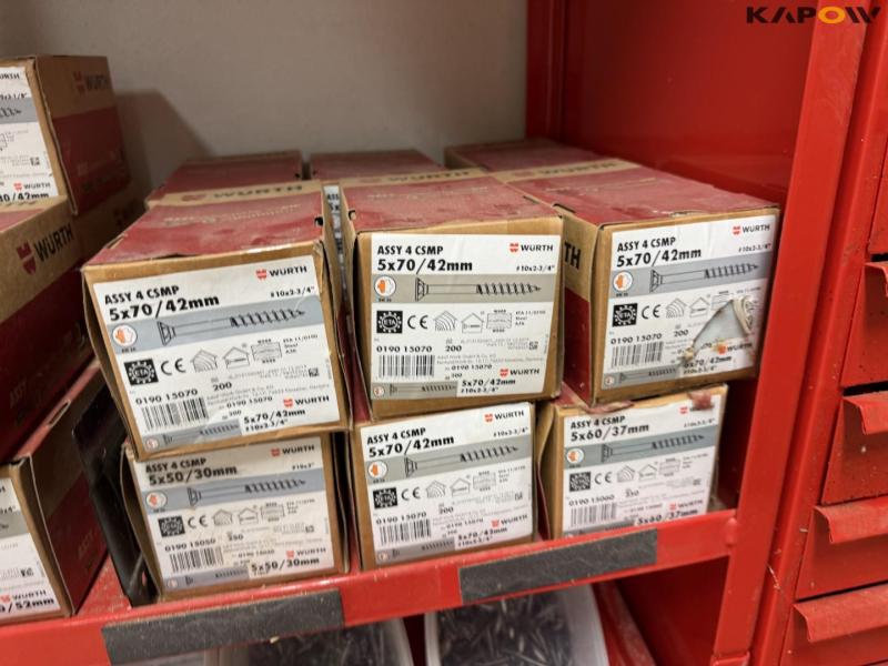 Large batch of screws 11
