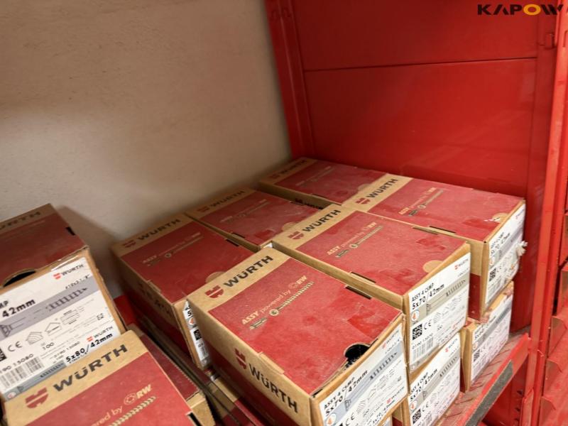 Large batch of screws 12