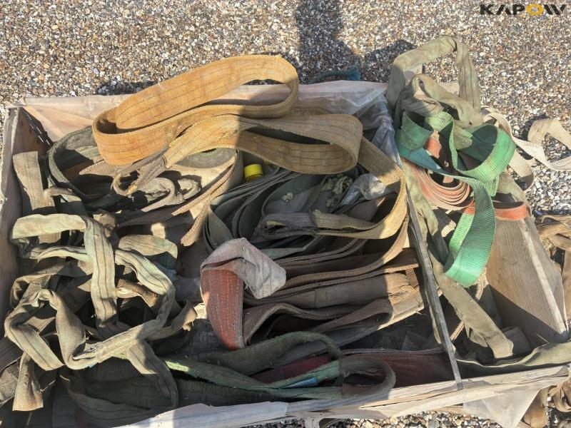 Straps and lashing 22