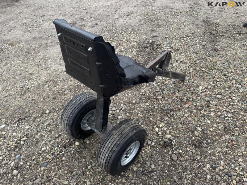 Sulky for tool carrier 5