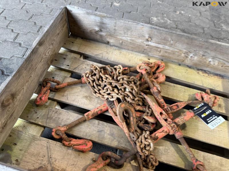 Lashing chains 9