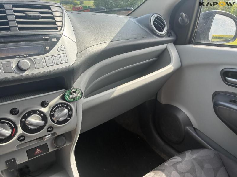 Suzuki Alto 1.0 m/t passenger car 17