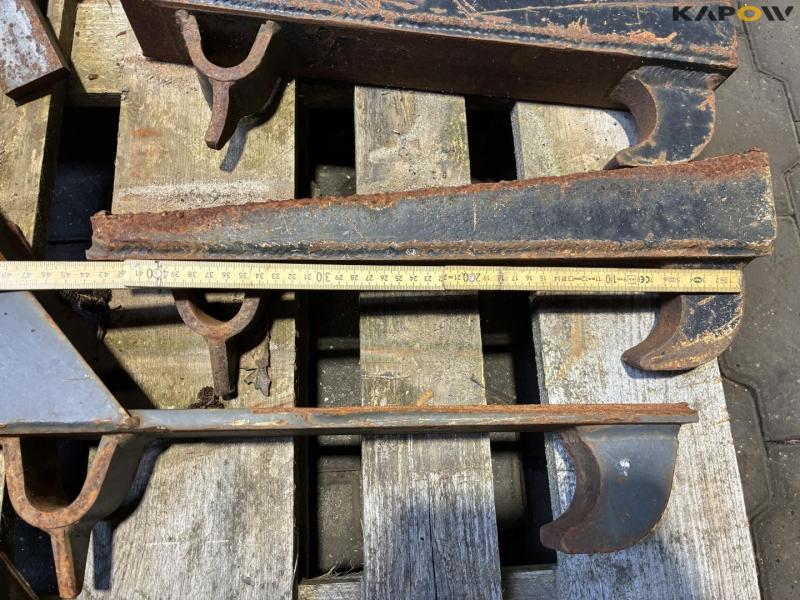 Welding brackets for quick change 8