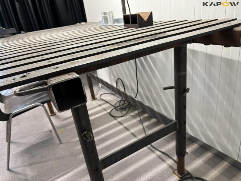 Welding table with light 14