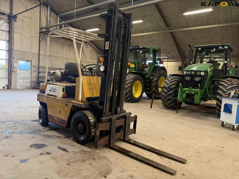 TCM FG20 forklift 3