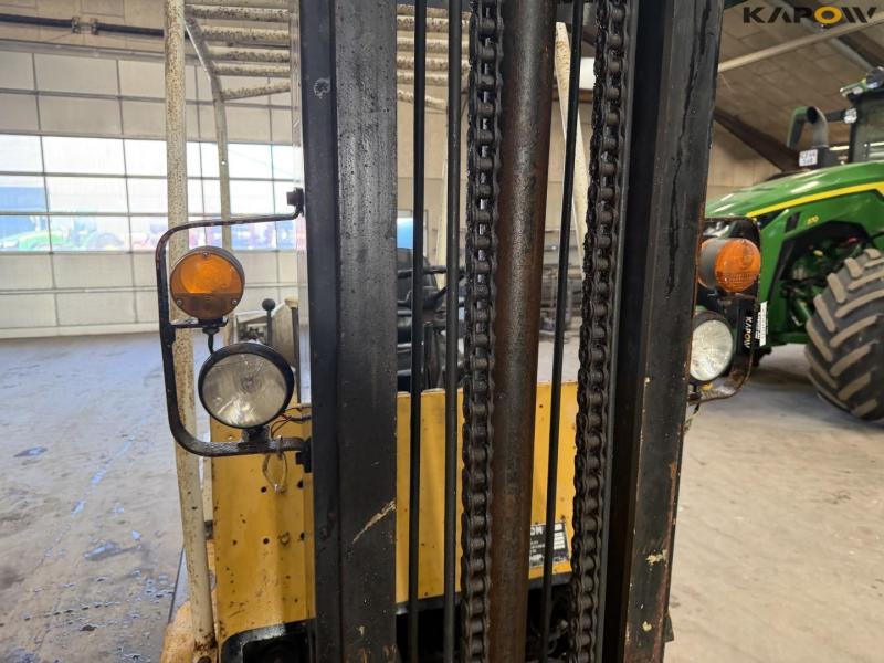 TCM FG20 forklift 14