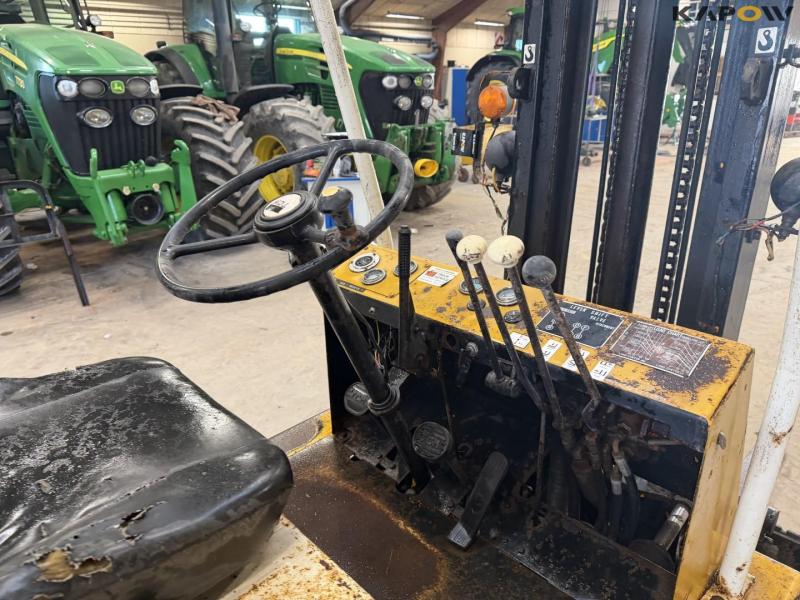 TCM FG20 forklift 17