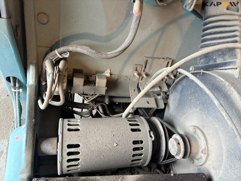 Tennant 6080 sweeper with collector 22