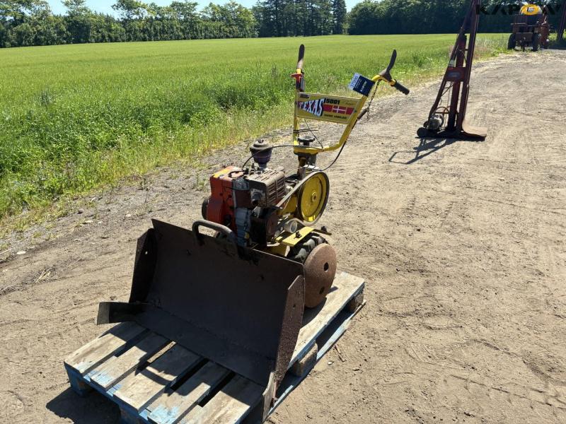 Texas 5001 implement carrier with dozer blade 2