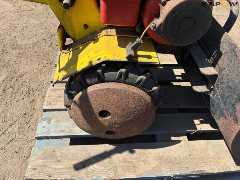 Texas 5001 implement carrier with dozer blade 15