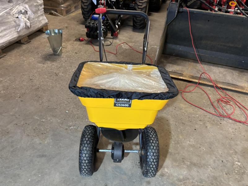 Texas CS3600 salt spreader 2