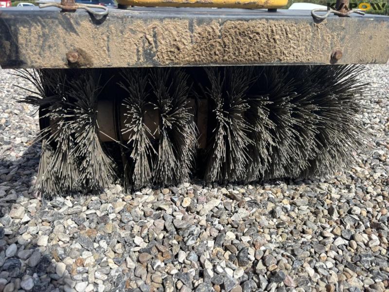 Texas Handy sweep 600B broom 10