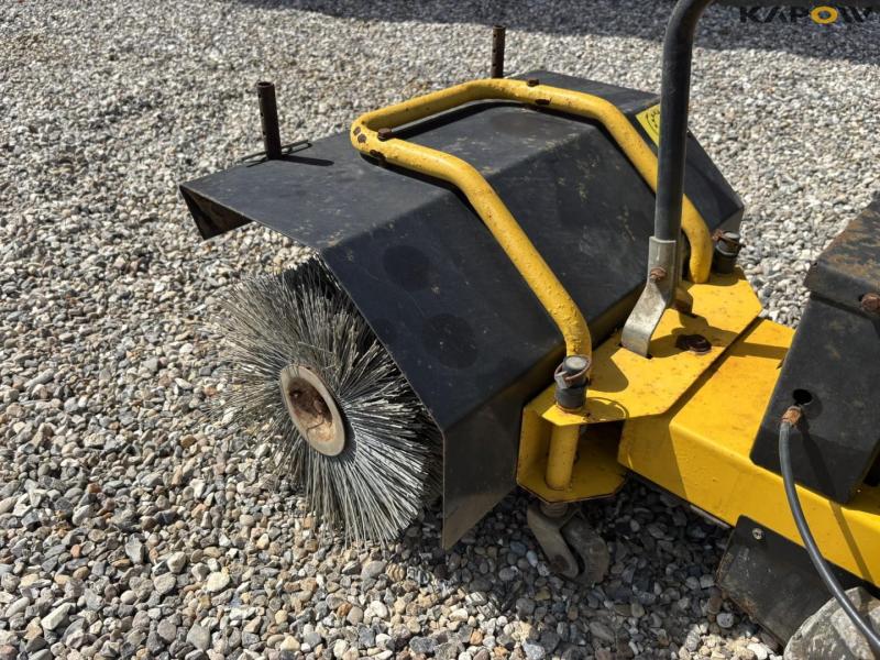 Texas Handy sweep 600B broom 25