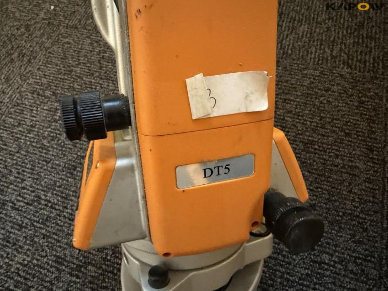 Theis DT5 digital theodolite 12