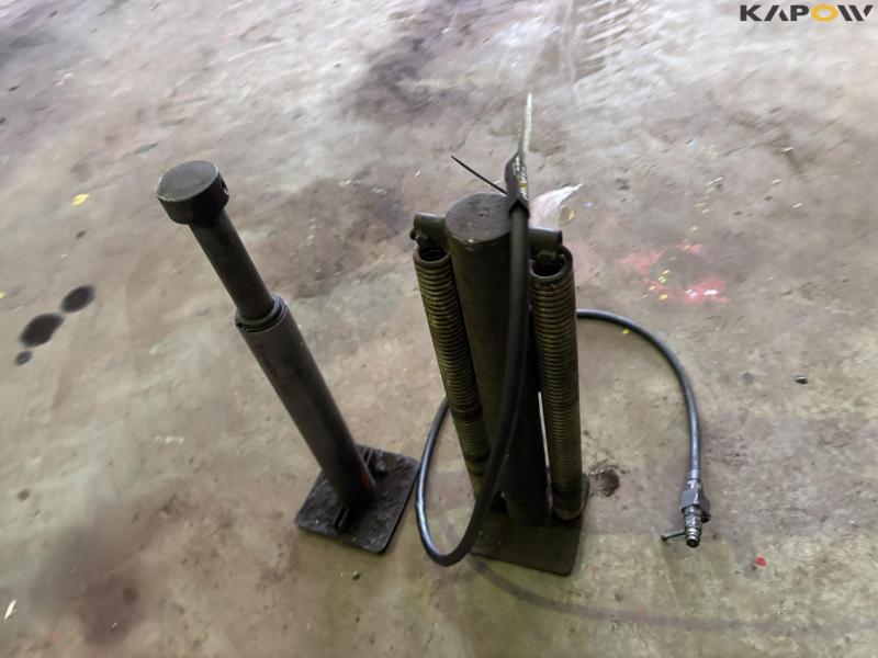 Thor hydraulic support leg 4