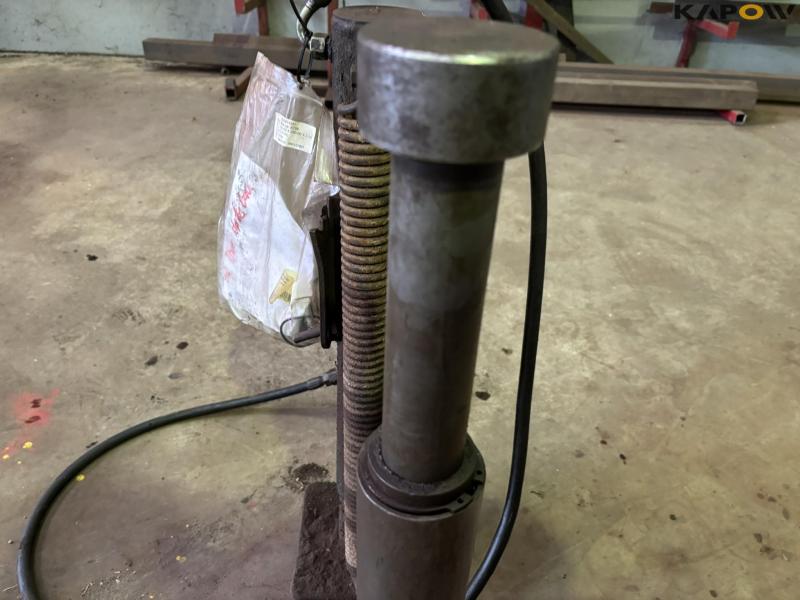 Thor hydraulic support leg 20