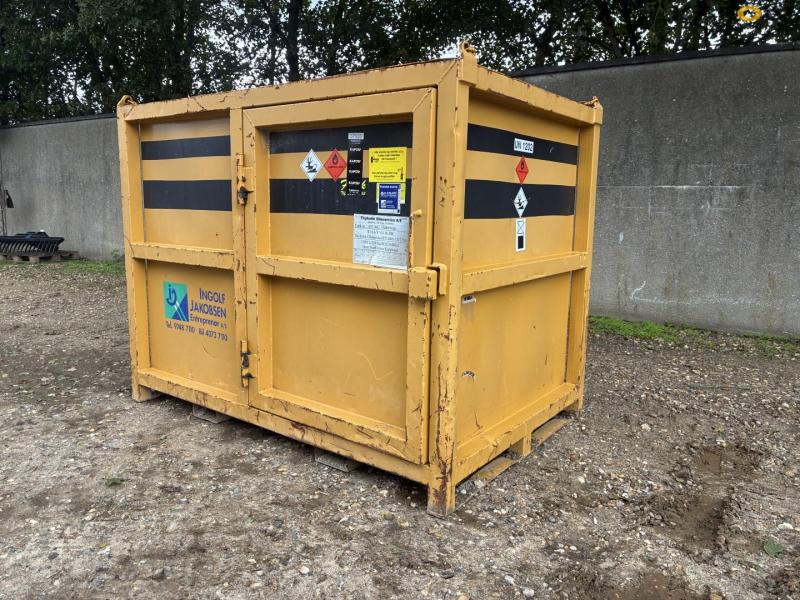 Thyholm fuel container with pump 1