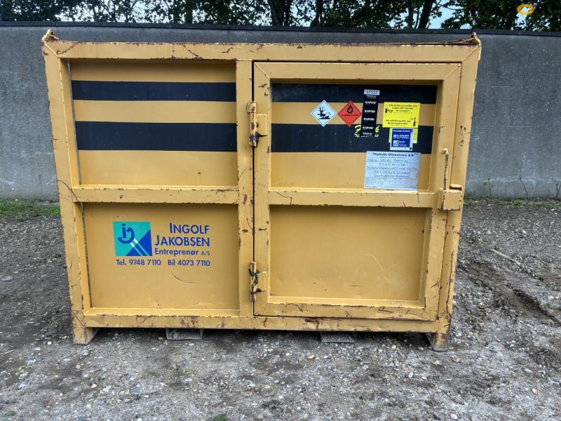 Thyholm fuel container with pump 2
