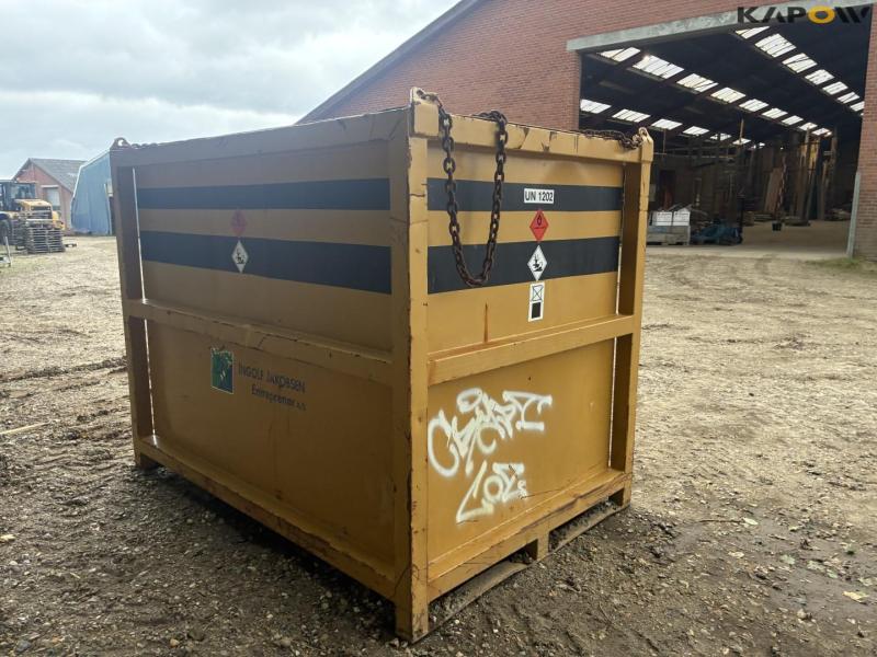 Thyholm fuel container with pump 5