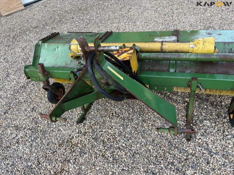 Thyregod sweeper with 3-point hitch 10