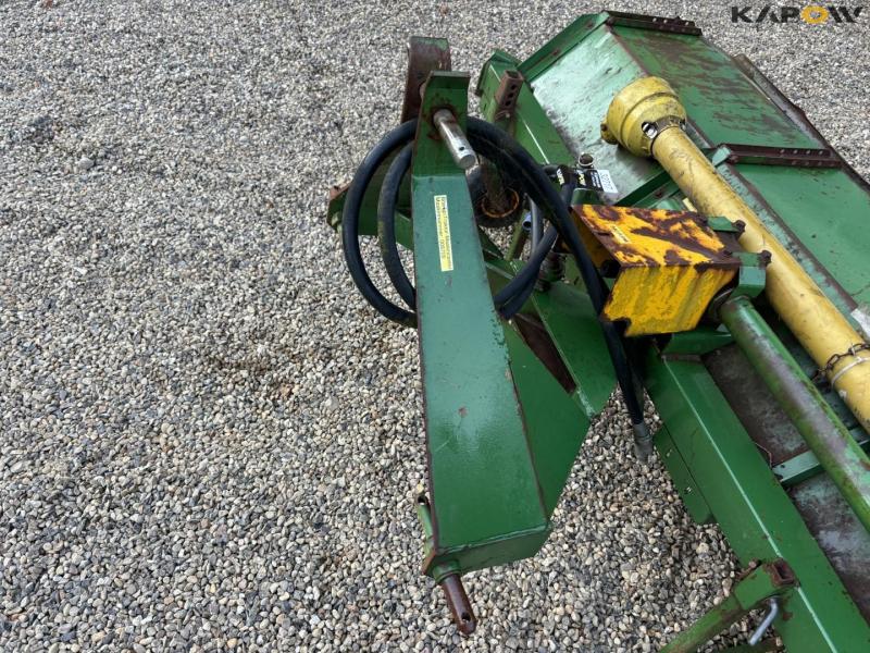 Thyregod sweeper with 3-point hitch 11