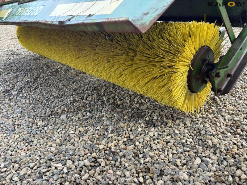 Thyregod sweeper with 3-point hitch 17