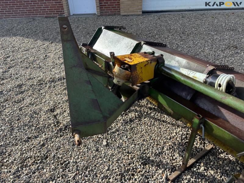 Thyregod sweeper with 3-point hitch 10