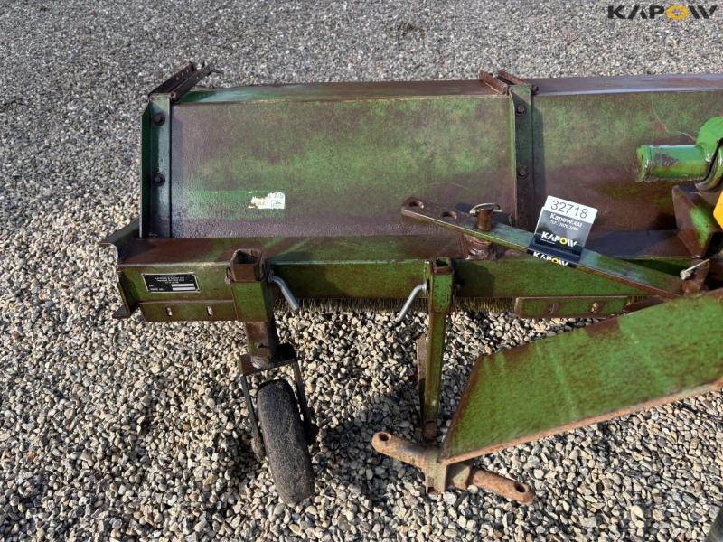 Thyregod sweeper with 3-point hitch 15