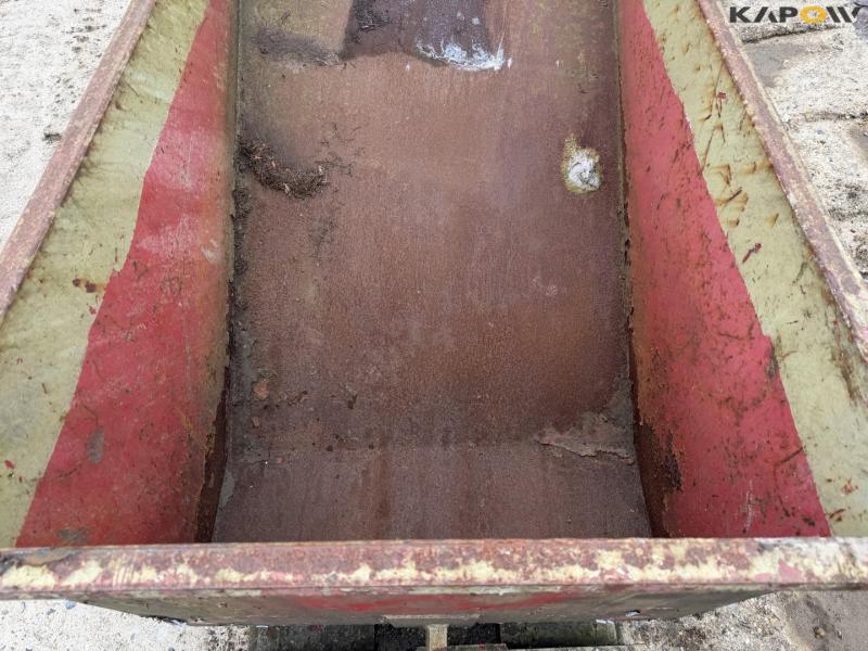 Tipping container for pallet forks 11