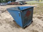 Tipping container for pallet forks 7