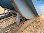 Tipping container for pallet forks 10