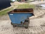 Tipping container for pallet forks 4