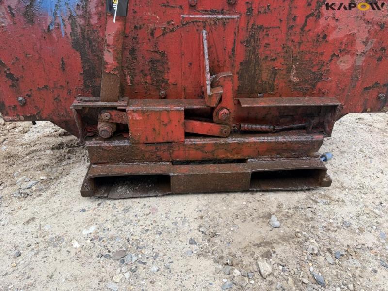 Tipping container for pallet forks 12