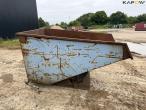 Tipping container for pallet forks 4
